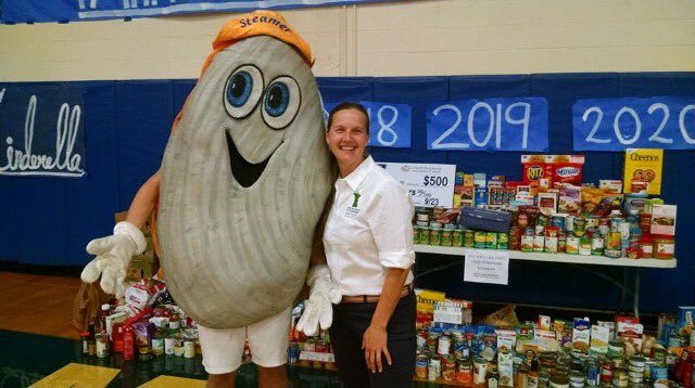 Steamer from <a href="/ClamFestival/">Yarmouth Clam Festival</a> showed up <a href="/YarmouthHS/">Yarmouth High School</a> for #SchoolSpirit13 challenge <a href="/WGME/">CBS 13 News</a> @FeedingMaine