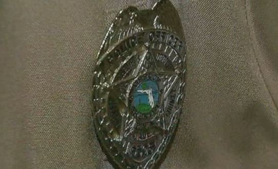 Miami-Dade Police Sergeant suspended after accidental shooting. bit.ly/2ct6dDy https://t.co/WaKuhQPxmz