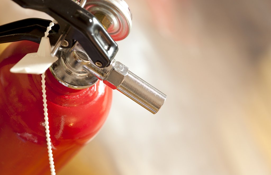 FireWaterMoldLV's tweet photo. Keeping your residential fire extinguisher clean and working properly can be an important … https://t.co/ADEHZ02rFb https://t.co/hQ7uhobojN