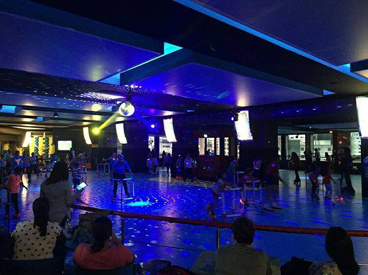 ¡La pista más grande del Caribe espera por ti en #AcropolisCenter! @MundoSobreRuedas