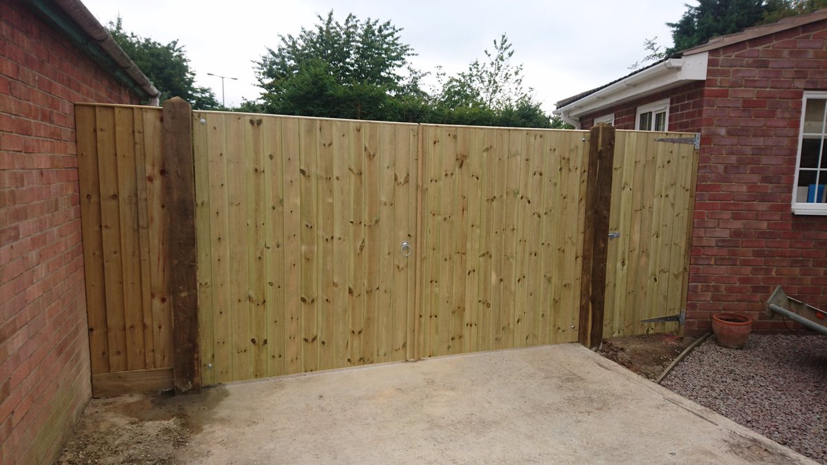 JScott_Builder's tweet photo. Gates 6ftx5ft and 6ftx3ft finished on the 5th September #gates# driveway gates https://t.co/ORKVI0u9LC
