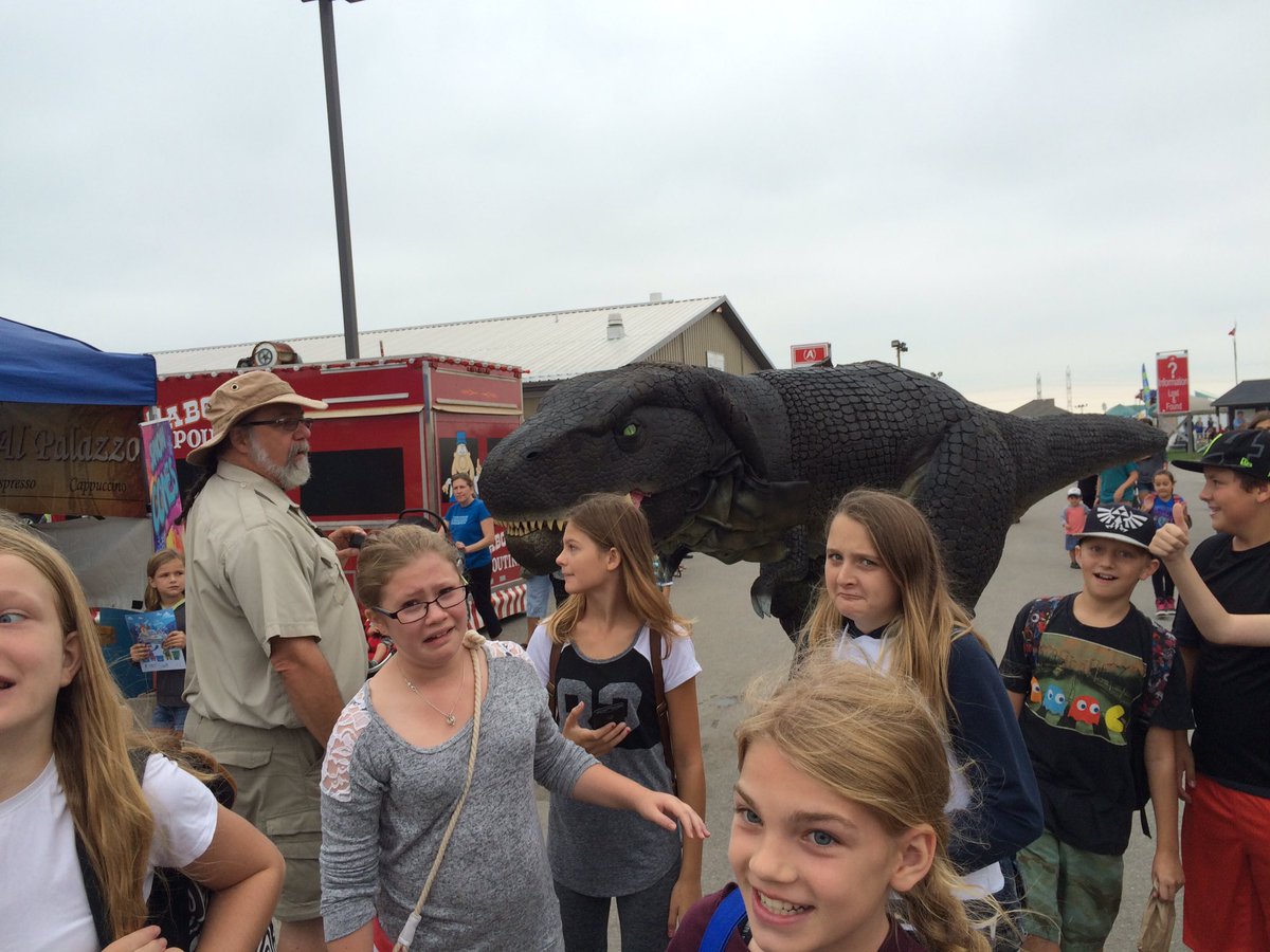 TaraMcFarling1's tweet photo. #thingsyoudontexpecttosee T-Rex @AncasterFair @MajorBallachey #makeitgrand https://t.co/2dqdIVGd6J