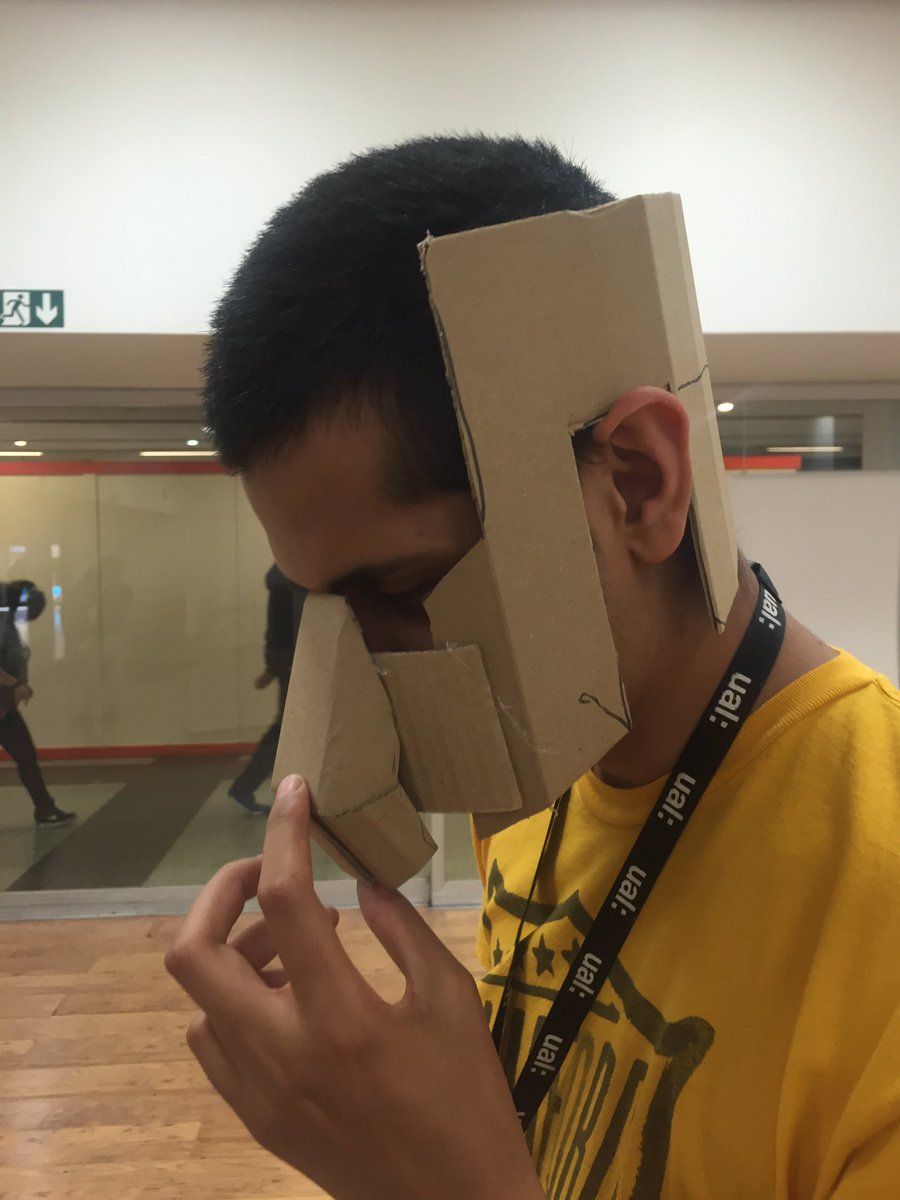 GengParrr's tweet photo. Check out Hari's space helmet! @L_D_F @LCCLondon @UniArtsLondon @IntDesArts #Joyofsets #LDF16 #lcclondon https://t.co/51co61rZij
