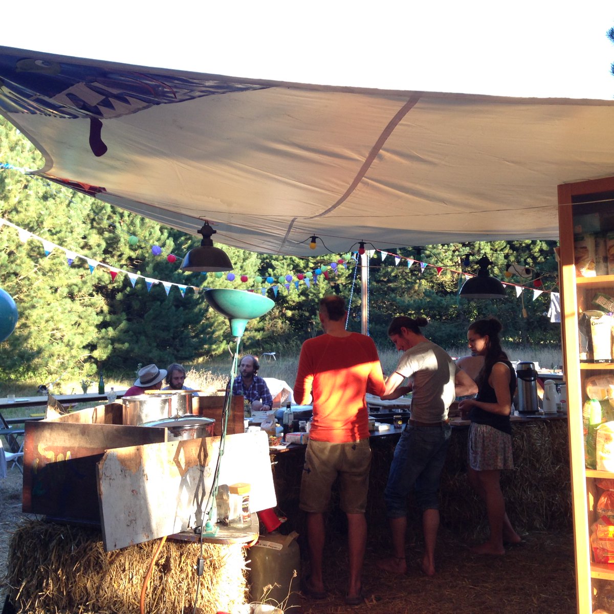 BachlerJ's tweet photo. Back in #nieklitz <3 #wirbauenzukunft #earthship #wirbauenzukunft.de #maker #innovation #piloteverything https://t.co/yCM7OeRw8H