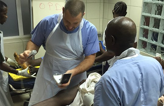 emergency_ong's tweet photo. Gli incidenti stradali sono le #masscasualty della Sierra Leone #waterloo #firstaidpost https://t.co/j4Gjr8d420 https://t.co/eAEGyGEsMH