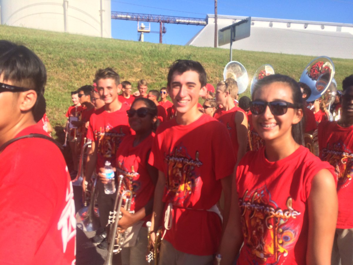 TravisTigerBand's tweet image. Travis Tiger Band loving the #ParadeVibes #DEESH 😎☀️