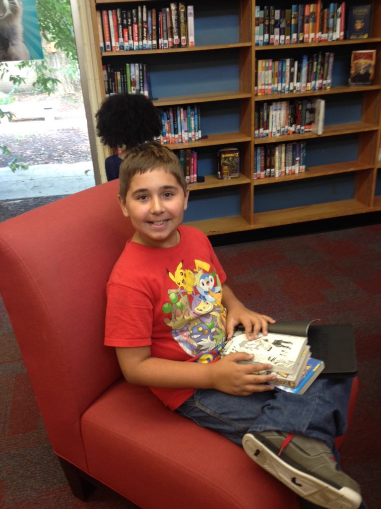 tiffanytruitt's tweet photo. Even in middle school, library day is still the best day @BenSymsMS @HamptonCSchools  #flyhighfri https://t.co/4IH7ldbZyf