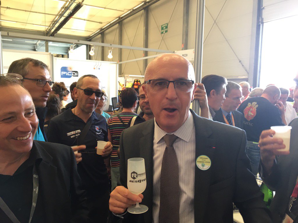 MichelGougou's tweet photo. Président @FaureFNSPF sur stand #USPRCVL @CongresSP2016 promotion de la Région Centre Val de Loire. https://t.co/HDJOXuL3ru