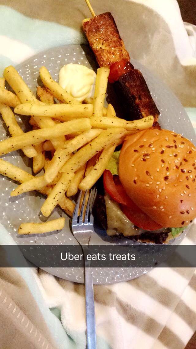 Ewillz15's tweet photo. @Uber_Australia Friday night in #UberEATS https://t.co/ni4LercBNz