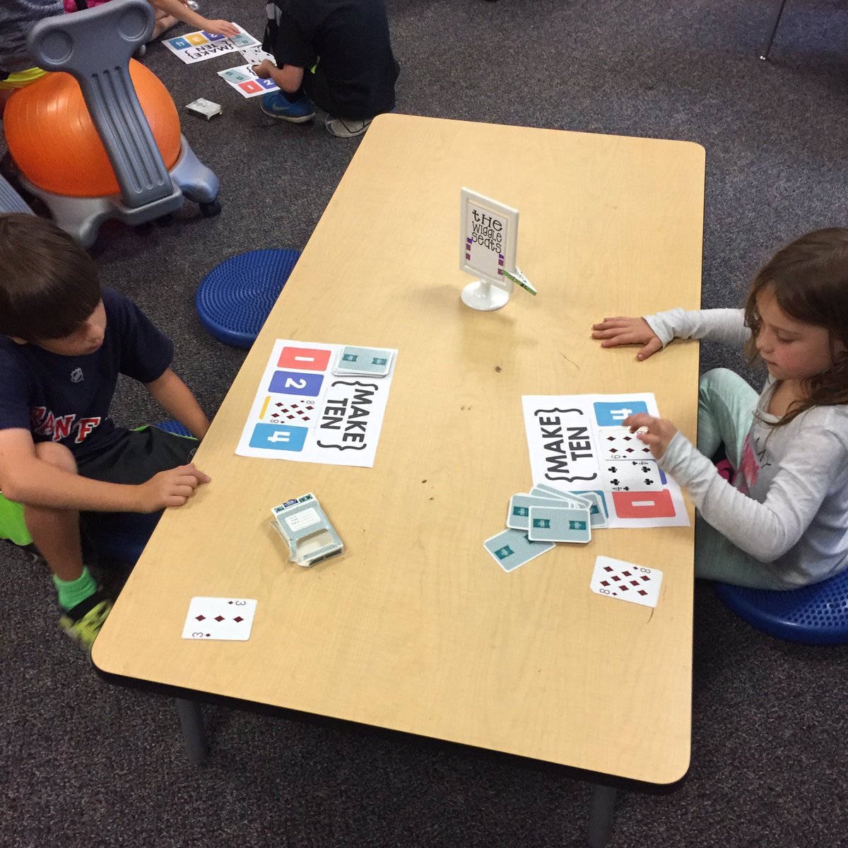 MrsChristensen3's tweet image. Collaborative learning in our #flexibleseating spots. #hilltoprocks #mathwithsomeone #learningisfun