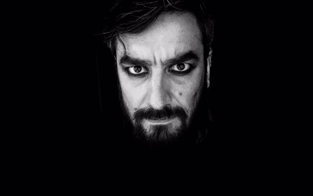 ArthurMacabre's tweet photo. Cher amis, la librairie rouvrira bientôt. Quelques aménagement encore.. À très vite ! https://t.co/guTx00eaFP