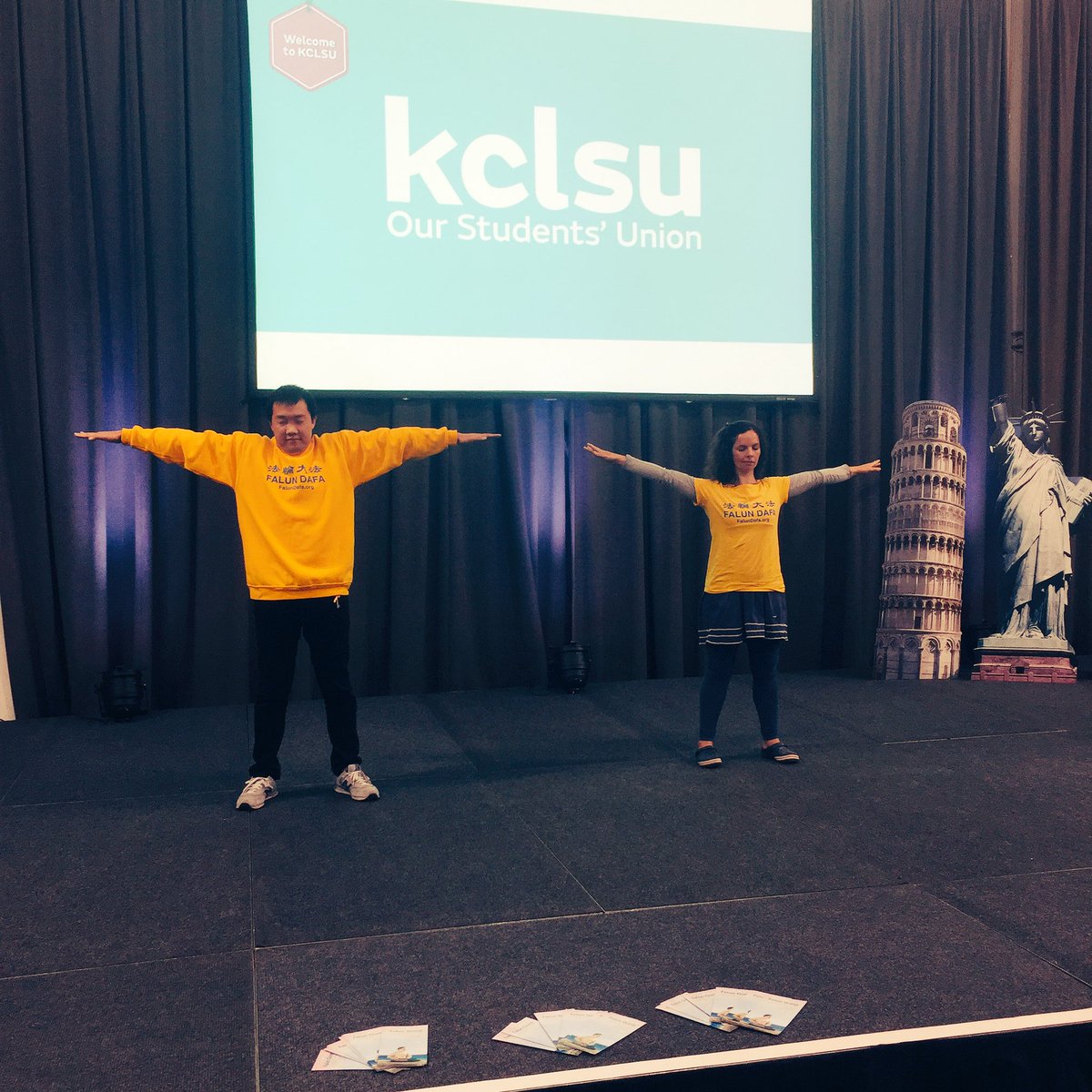 KCLSU_SAGs's tweet image. @kclsu #falundafa exercise time on the #WelcomeFair2016 #PerformanceStage