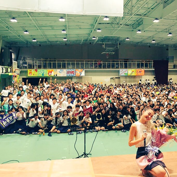 Yyka V Twitter 学園祭１日目 芸能人企画 Erica すっごく可愛くて初めての学園祭でericaが来てくれて本当によかった 定番の あなたに贈る歌 聴けたり 新曲歌って下さったり今日１日目楽しく過ごせた 明日も楽しみになった Erica あなたに贈る歌 安城