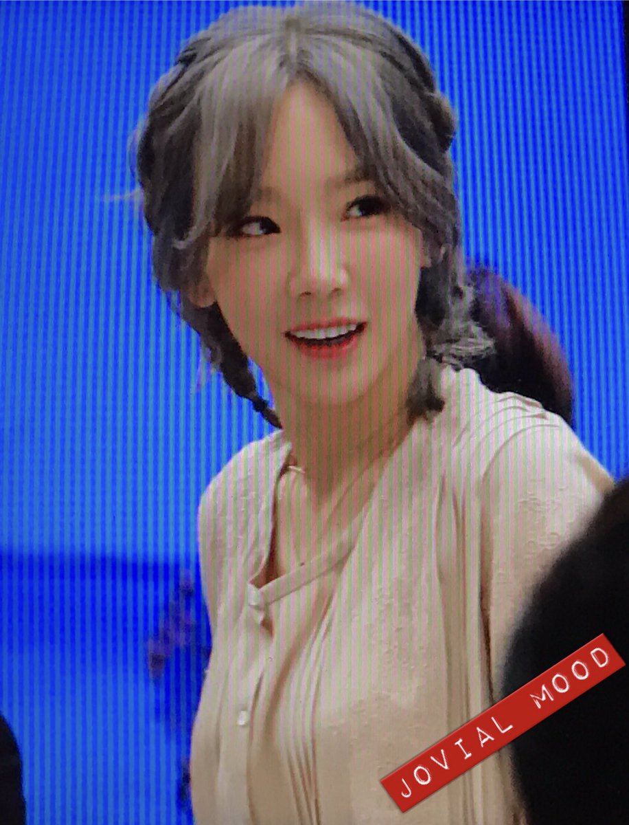 [PIC][23-09-2016]TaeYeon tham dự buổi Fansign cho thương hiệu nước uống "SAMDASOO" tại COEX Live Plaza vào tối nay - Page 2 CtCUUrzVYAAnc2e