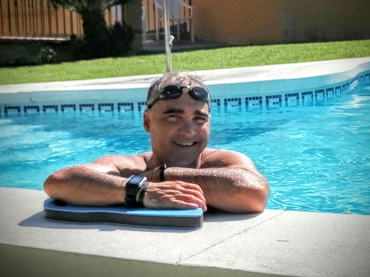 marcelopollio's tweet photo. Viernes 12 AM; terminando septiembre y aprovechando la piscina. 1000mts y al lío. #Marbella es lo que tiene. Hoy tarde de #Fútbol y #Tenis. https://t.co/4QtmX4toUF