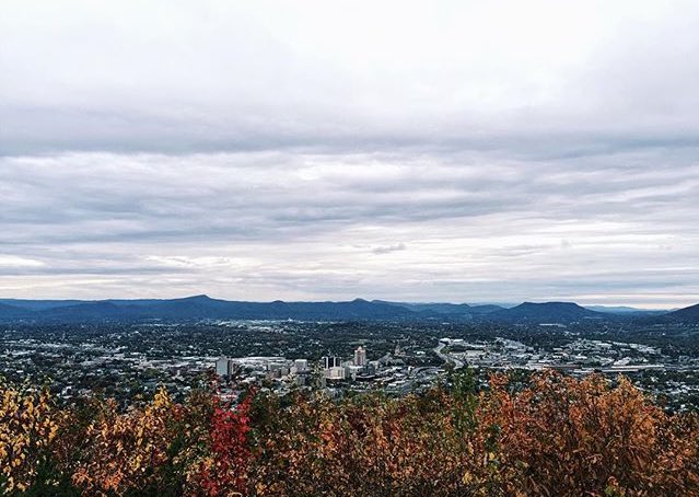 Another great things about #FallinRoanoke is getting a chance to see the best show in the world #roanokeoutside #blueridgeday
