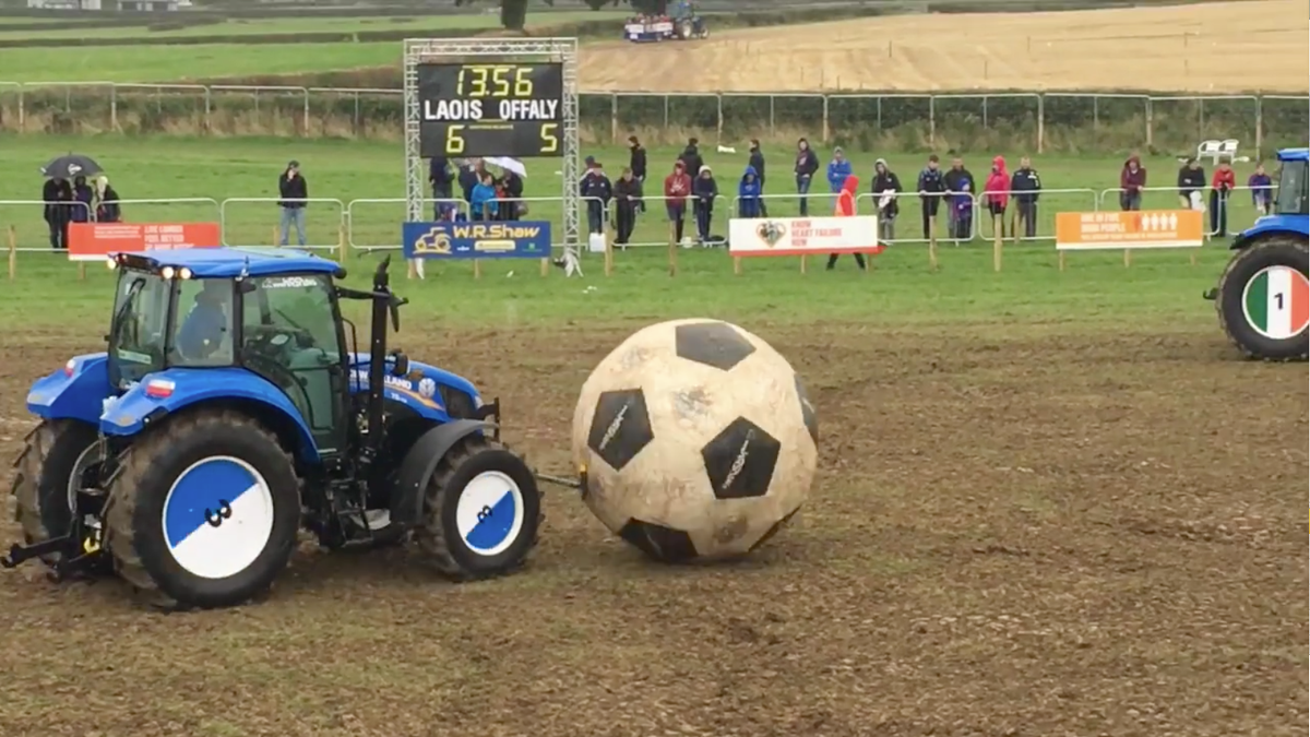 TodayFM's tweet photo. Thanks to @Independent_ie for picking up on our #TractorFootball vid from down the #Ploughing16 

🚜 🚜 🚜 🚜 🚜

WATCH: https://t.co/UE0RnpSxP5 https://t.co/fJgPW0mLZL