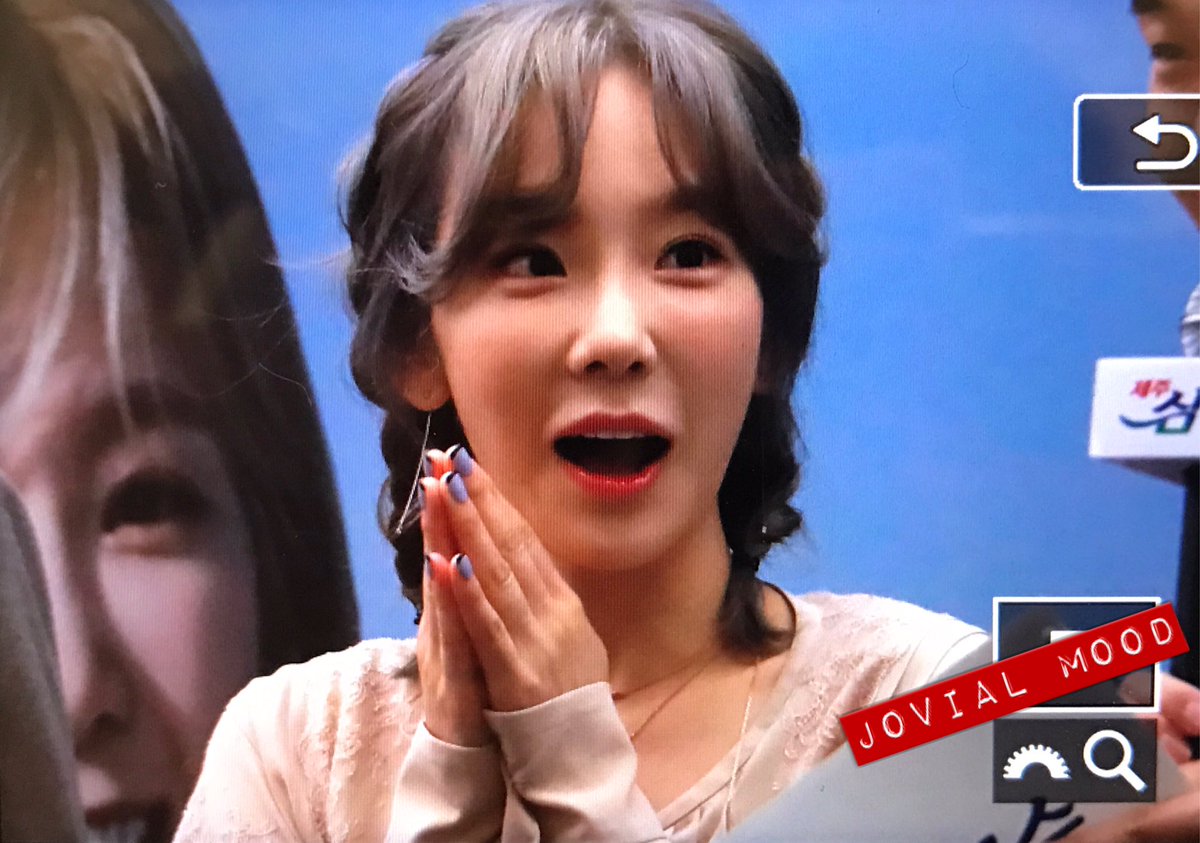 [PIC][23-09-2016]TaeYeon tham dự buổi Fansign cho thương hiệu nước uống "SAMDASOO" tại COEX Live Plaza vào tối nay - Page 2 CtCXokWVUAAJM1u