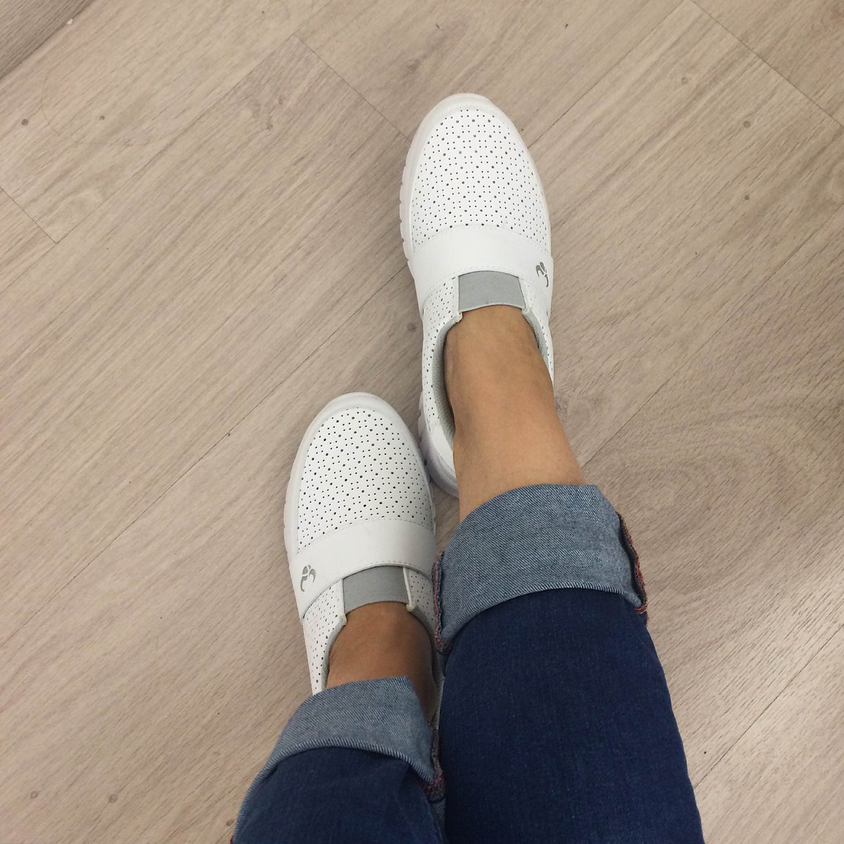 Suecos_eu's tweet photo. Beautiful &amp; elegant EDDA for autumn working days 💙
Get yours! https://t.co/NKZbAlxMvc #Suecos #healthtechsystem #shoes https://t.co/UlDZlsvJJt