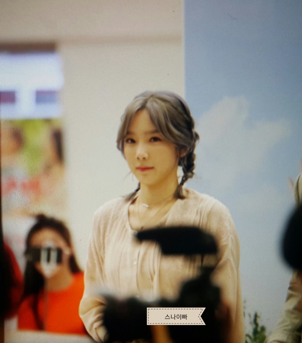 [PIC][23-09-2016]TaeYeon tham dự buổi Fansign cho thương hiệu nước uống "SAMDASOO" tại COEX Live Plaza vào tối nay - Page 3 CtCYdySVIAA2lRw