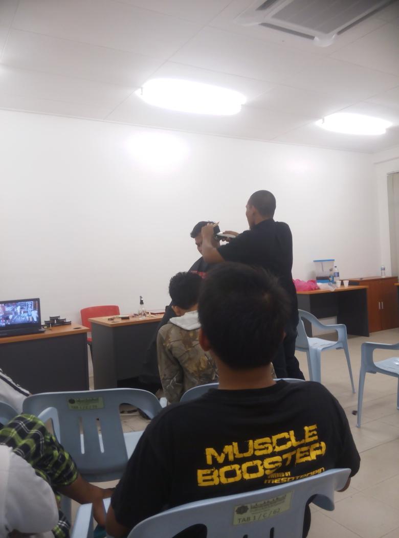 Rashidjamil94's tweet photo. Demo by alang
#BarberousHaircut
#MCW16 https://t.co/SSf7EvUjsD