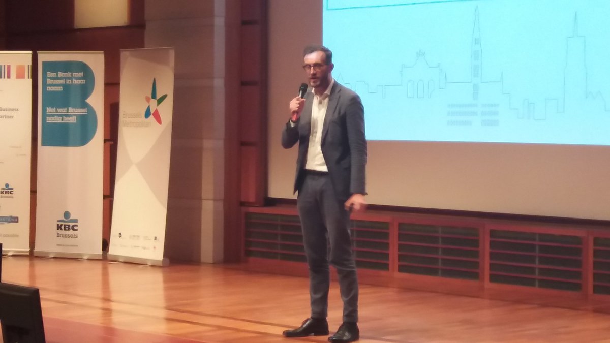 Massin_Bart's tweet photo. Enthousiasme troef met @SmetPascal bij @BECI_Brussels. Een "zero emission zone" zou veel oplossen voor Brussel en #Mobiletogether. https://t.co/RNEN4tkW91