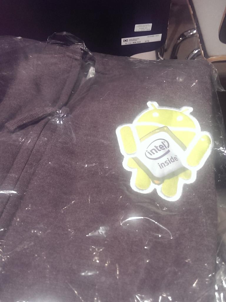 MagdaCielecka's tweet image. So hey, I won a hoodie at #buzzworkshop for tweeting. Let&apos;s tweet about it :3 #tweetception #intelgamedev