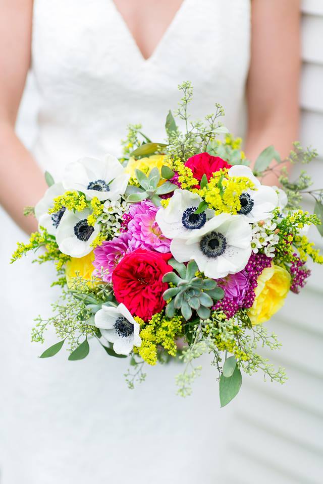 Happy Friday! Happy Bouquet designed by Vermont Chapel Designer <a href="/Ellensnyderdesi/">Ellen Snyder</a>! (Photo: <a href="/KHauschka/">Katharine Hauschka</a>)