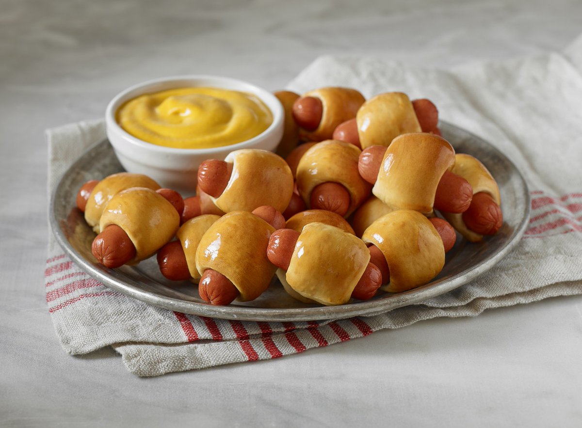 Pretzelmaker's tweet photo. Small in size, big in tastiness. #MiniPretzelDogs #Pretzelmaker https://t.co/OTKzMARYuQ