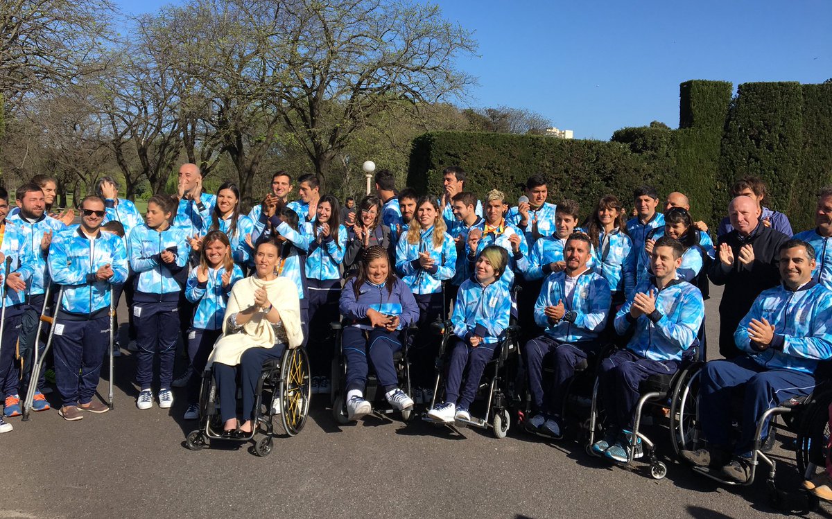 Colomac's tweet photo. Con @gabimichetti y la Delegación Paralimpica Argentina en la quinta de Olivos. @DeportesAR https://t.co/hlgAq5gsIQ