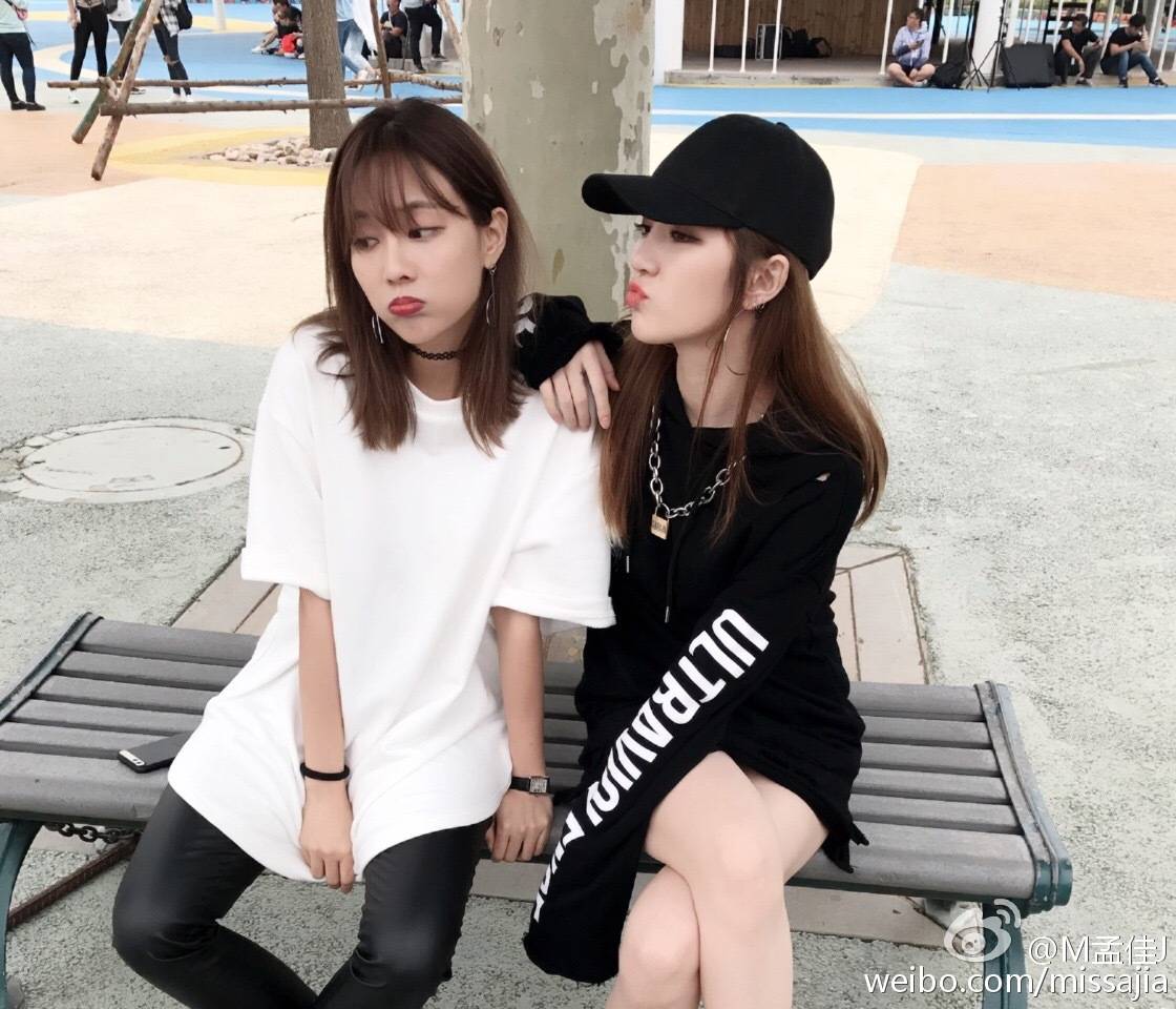 A_FeiFacts's tweet photo. 160923 #MengJia weibo updated photo with #Fei and #JYP 
Trans: It's been a long time meeting with you... guys #Guaishushuiscoming fighting! https://t.co/xlIrMdCPfj