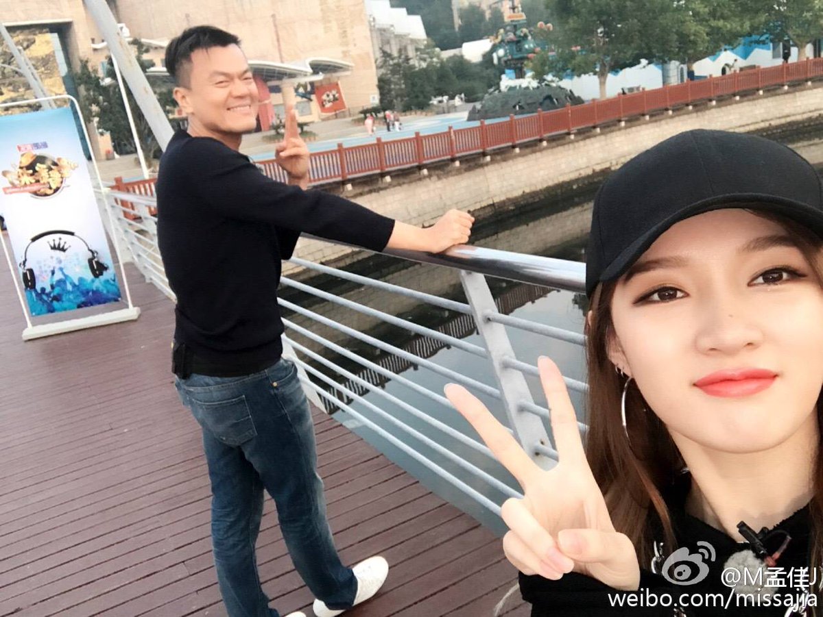 A_FeiFacts's tweet photo. 160923 #MengJia weibo updated photo with #Fei and #JYP 
Trans: It's been a long time meeting with you... guys #Guaishushuiscoming fighting! https://t.co/xlIrMdCPfj