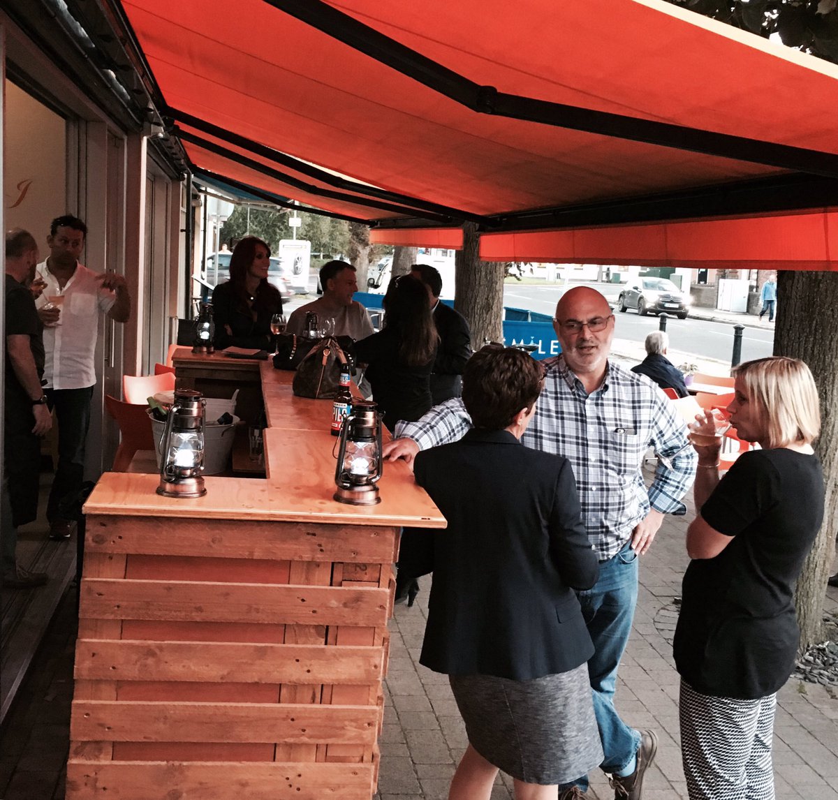 BeaconWines's tweet photo. Great night at the pop up last night, only 3 left?! 😭 get to Jungs #beaconsfield from 5:30 for beautifully crafted wines. #drinkdifferent https://t.co/SIqbchL42C