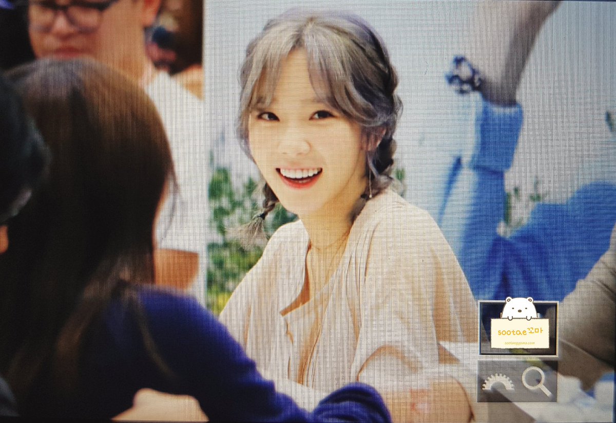 [PIC][23-09-2016]TaeYeon tham dự buổi Fansign cho thương hiệu nước uống "SAMDASOO" tại COEX Live Plaza vào tối nay CtCgkLaUMAAC2QZ