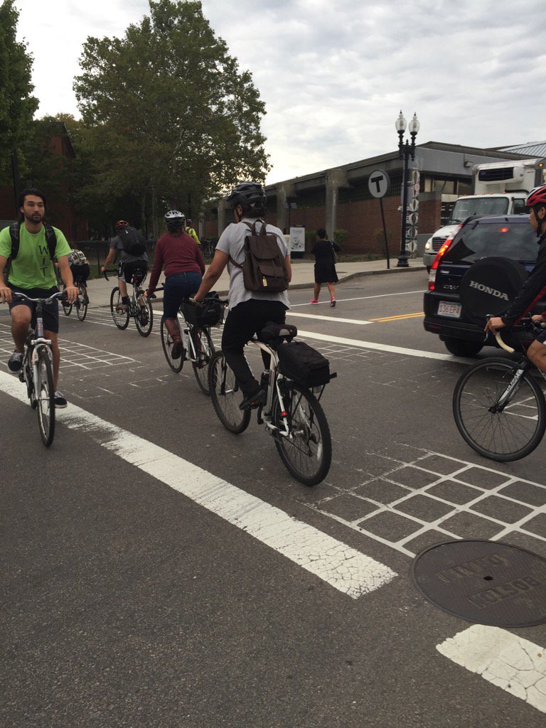 LaurenPamas's tweet photo. Bike to work #MACleanAir #NURides https://t.co/wju1Z0U8VG