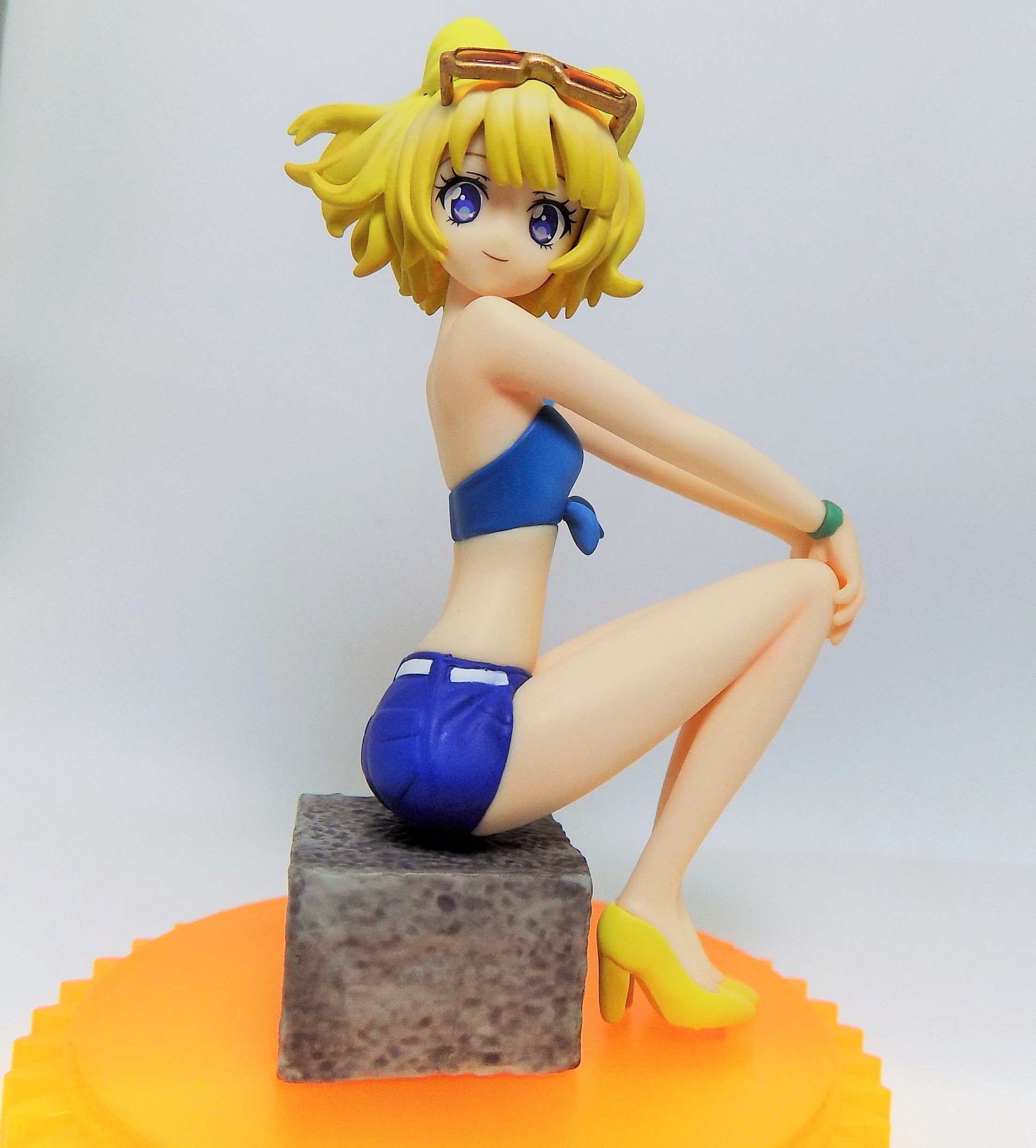 ドミオ プリパラ 南みれぃ 水着ver 1 12スケール 届きました 1 12らしいが しゃがんでるので とても小さく感じる これで 定価が３５００円ぐらいとはとても思えない でも出来は良い プリパラ 南みれぃ フィギュア撮影友の会