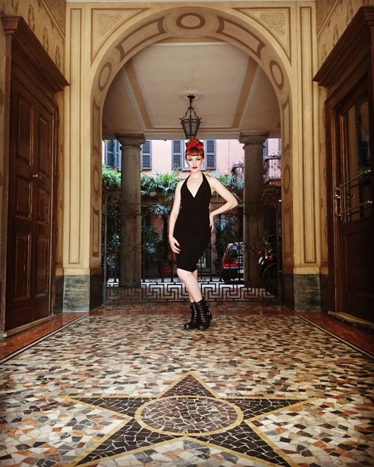 Greetings from #Milan ⭐ #MFW #anitadebauch #fashion #streetstyle #fashionblogger #lbd https://t.co/c<a href="/tag/milan"class="tags">#Milan</a><a href="/tag/mfw"class="tags">#MFW</a><a href="/tag/anitadebauch"class="tags">#anitadebauch</a><a href="/tag/fashion"class="tags">#fashion</a><a href="/tag/fashionblogger"class="tags"><span>#fashionblogger</span></a><a href="/tag/streetstyle"class="tags"><span>#streetstyle</span></a><a href="/tag/lbd"class="tags"><span>#lbd</span></a>