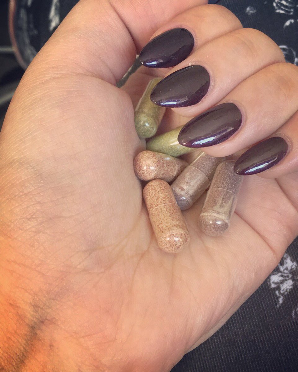 ThePicturePerf's tweet image. Daily supplements 🍇💅🏽 This is what has been keeping me going. Plus the #BOOSTER i've just taken 🍍🙌🏼

Juice Plus saves me 💛