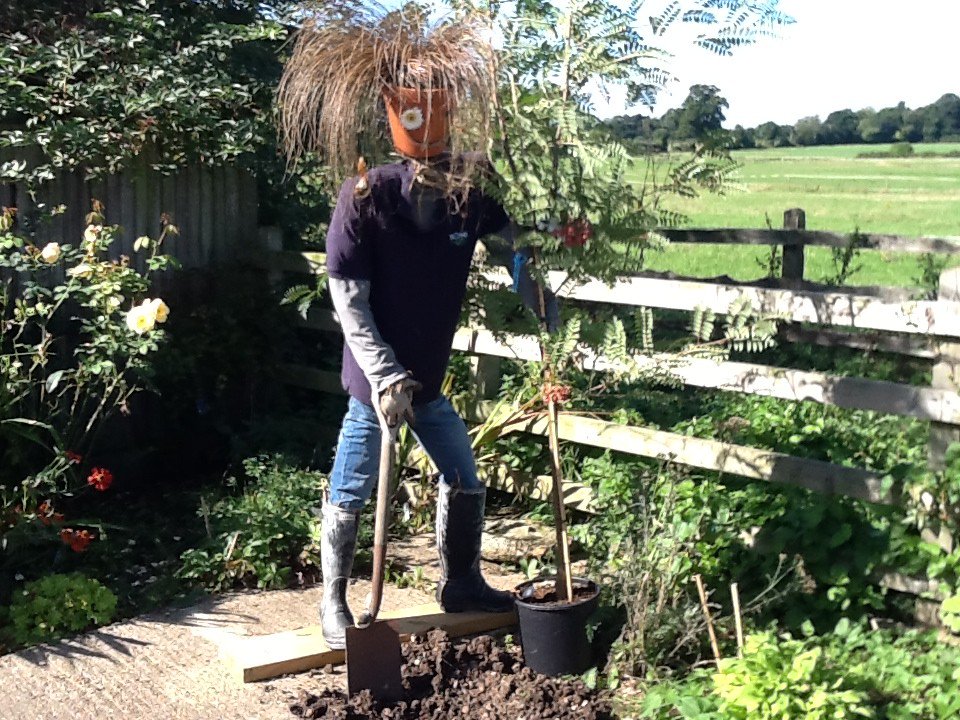 RowanGC's tweet image. Here is our entrant in the Chorleywood Scarecrow Trail... Only another 50 to find this weekend @ChorleywoodMag