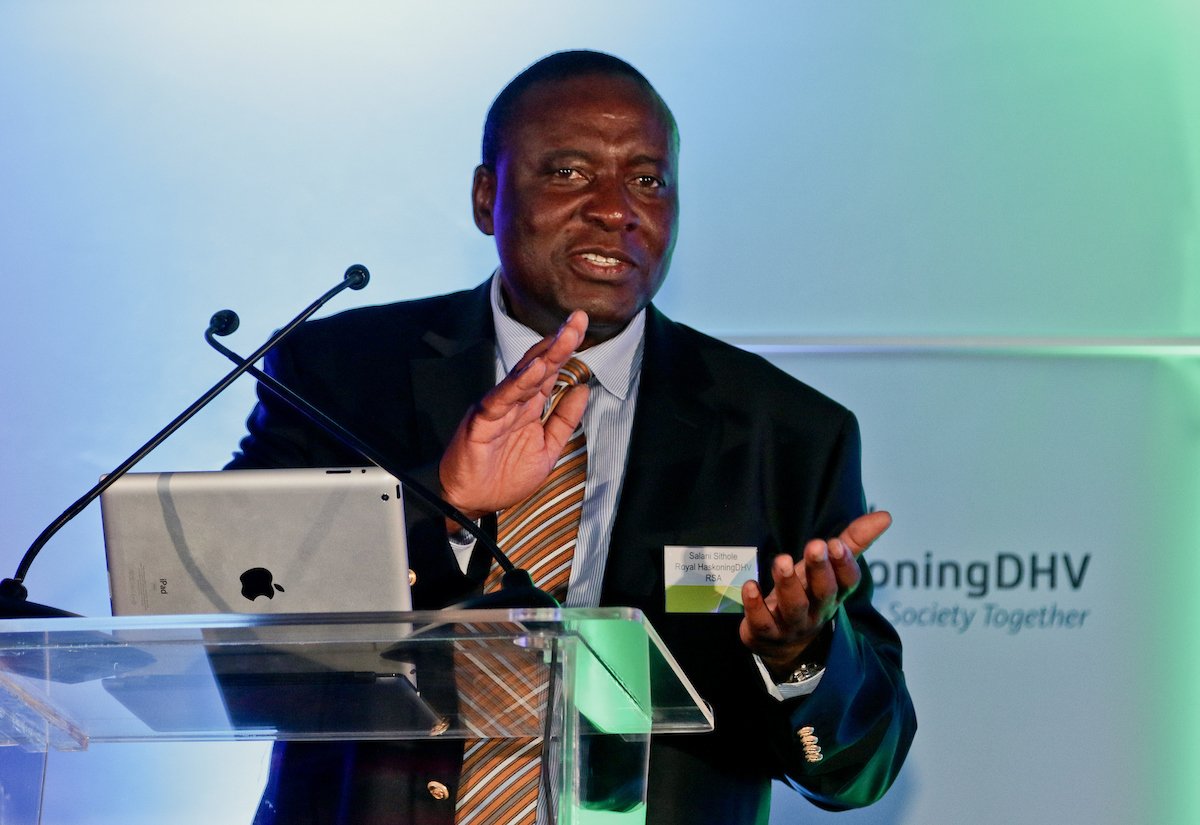 Salani Sithole <a href="/RHDHV/">Raghad♏️🦂</a> #SouthAfrica Managing Director pledges R50 000 towards the #Education Foundation at the #KZN Client Function 2016 #CSI