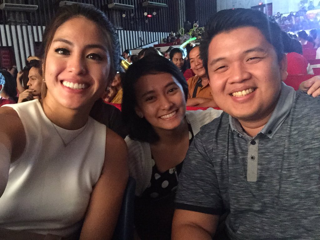 gretchenho's tweet photo. I got visitors tonight!! ๐ #collegefriends #SmartHuenight #MMUE2016 https://t.co/emlhYSqlyW