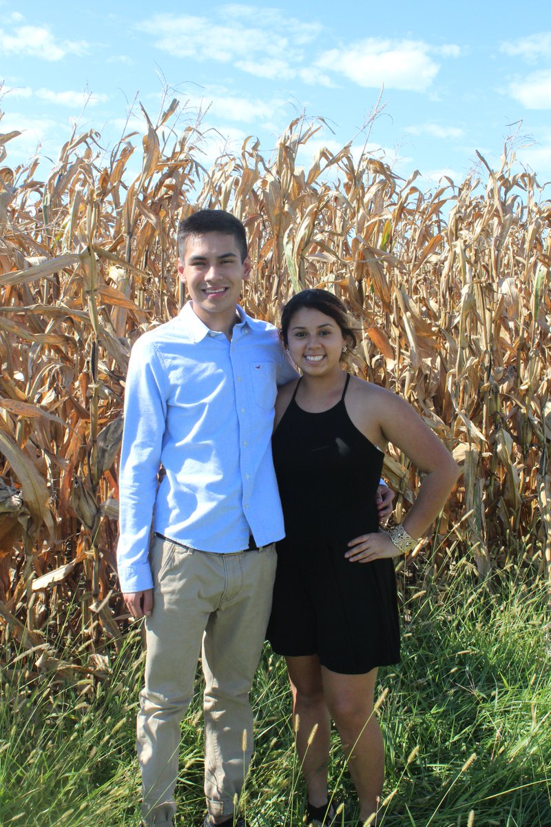 WLStudentCouncl's tweet photo. Corny Couples #homecoming https://t.co/m5lfGbMUAV