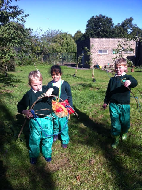 FSBWPS's tweet photo. #Bows and #arrows today in #forestschool @Year1BWPS https://t.co/tnnos5AAgD