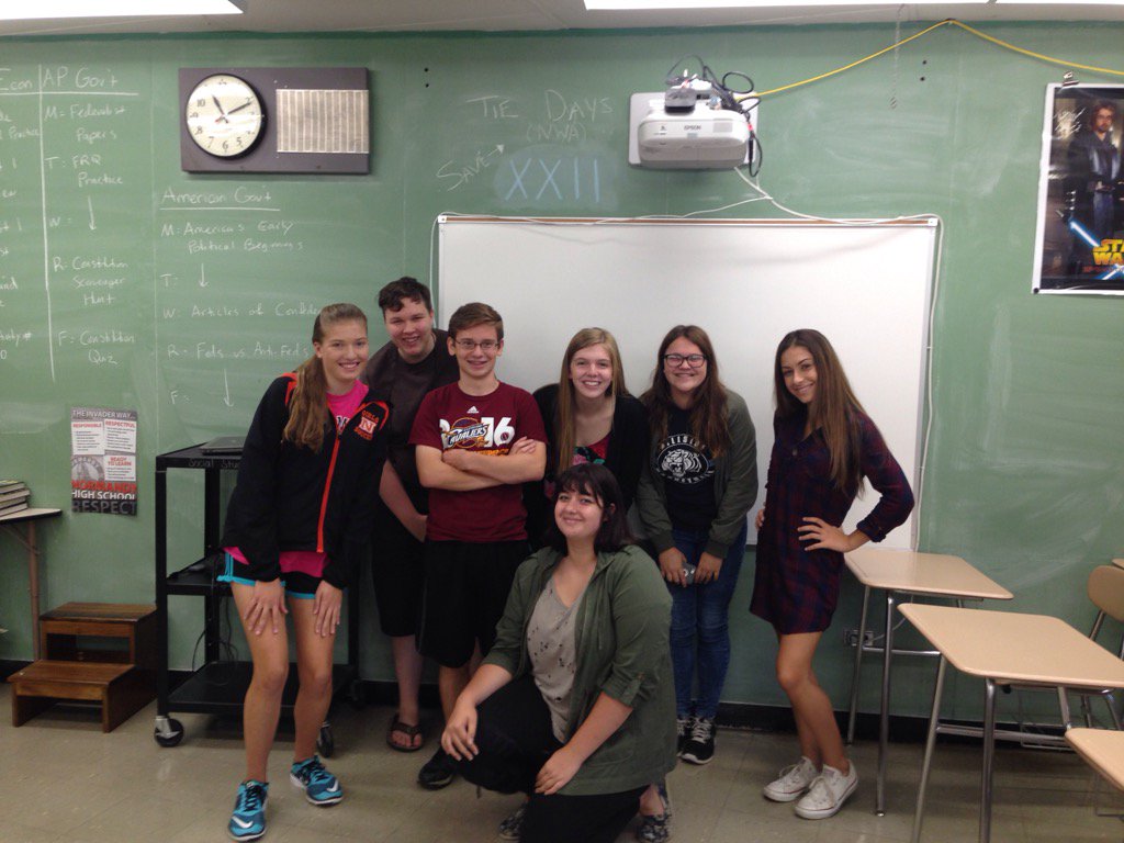 thomaschris79's tweet photo. The epic debate between the Federalists and Anti-Federalists. The Federalists win. AP Gov't. #tmoneygov https://t.co/q8wI8SZBut