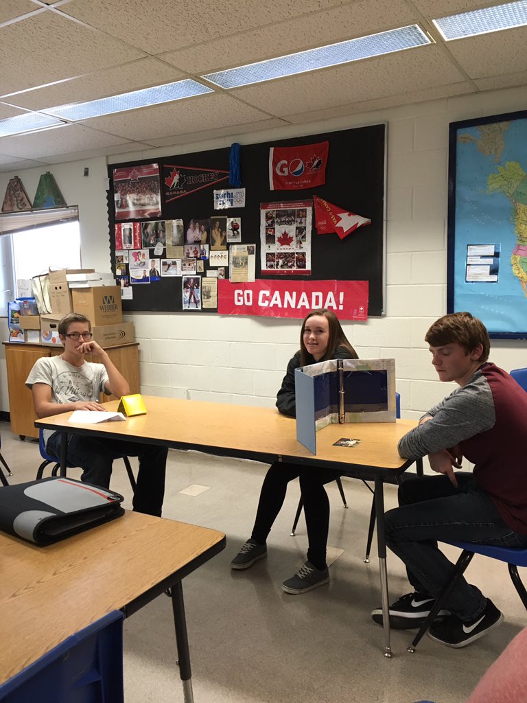 mrstbarrett's tweet image. Trying out our #learningstyles with a #communicationexercise @MinnedosaColl #funfriday