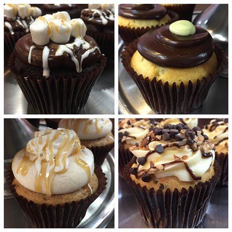 LakesideVLG's tweet photo. You made it through another week, so treat yourself to something sweet at @Smallcakesop! https://t.co/Ym3QrU4I4n