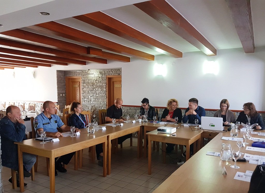 UGNG15's tweet photo. UGNG danas je organizirala okrugli stol u sklopu projekta #DruštvoDijalogaManjeNasilja  https://t.co/hmLQhDcLbb https://t.co/wHkSLNJPQJ