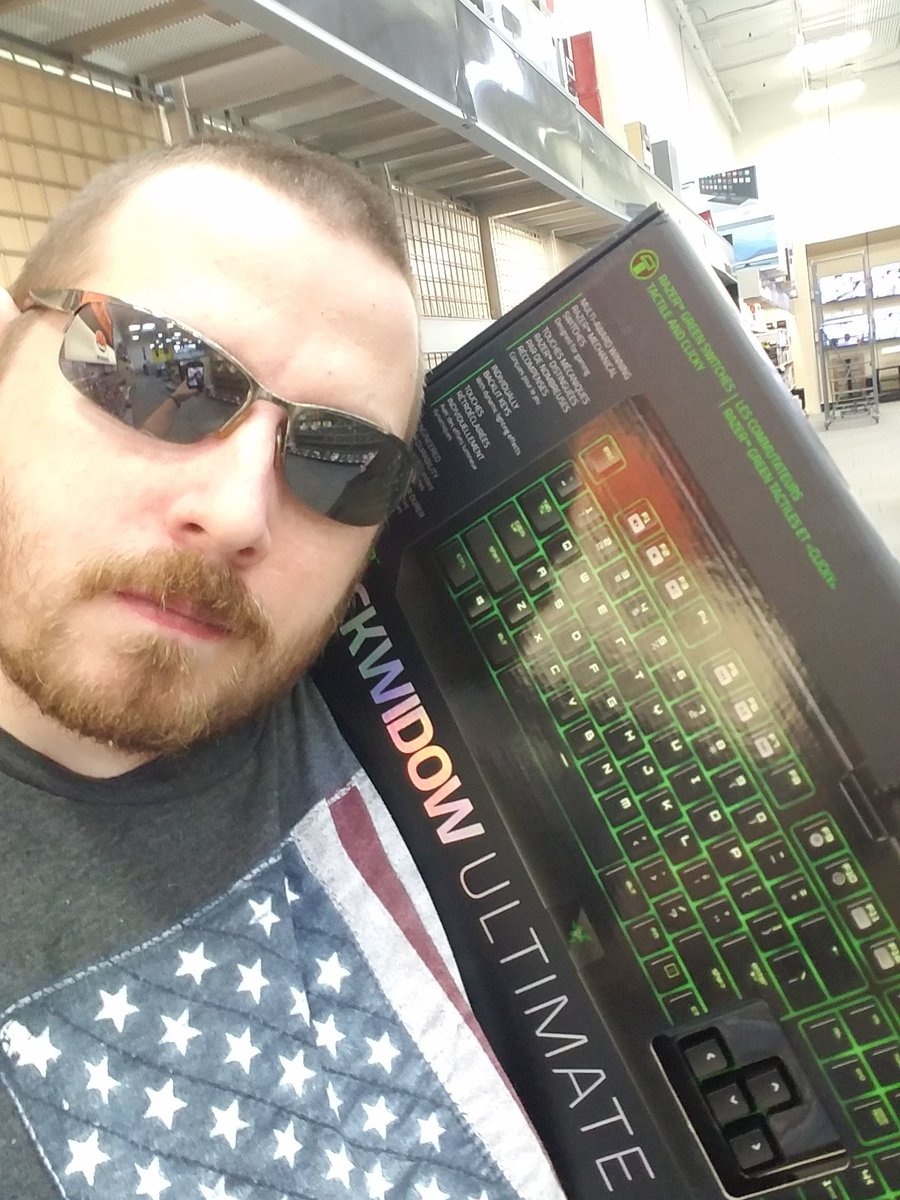 skull_vender's tweet image. New keyboard! Hellz ya! #newkeyboad #razer