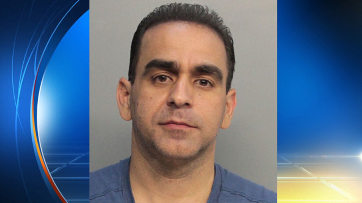 MIA terminal maintenance director charged in $5 million fraud, kickback scheme bit.ly/2daKcdK?utm_me… https://t.co/ac8KfwNoh7