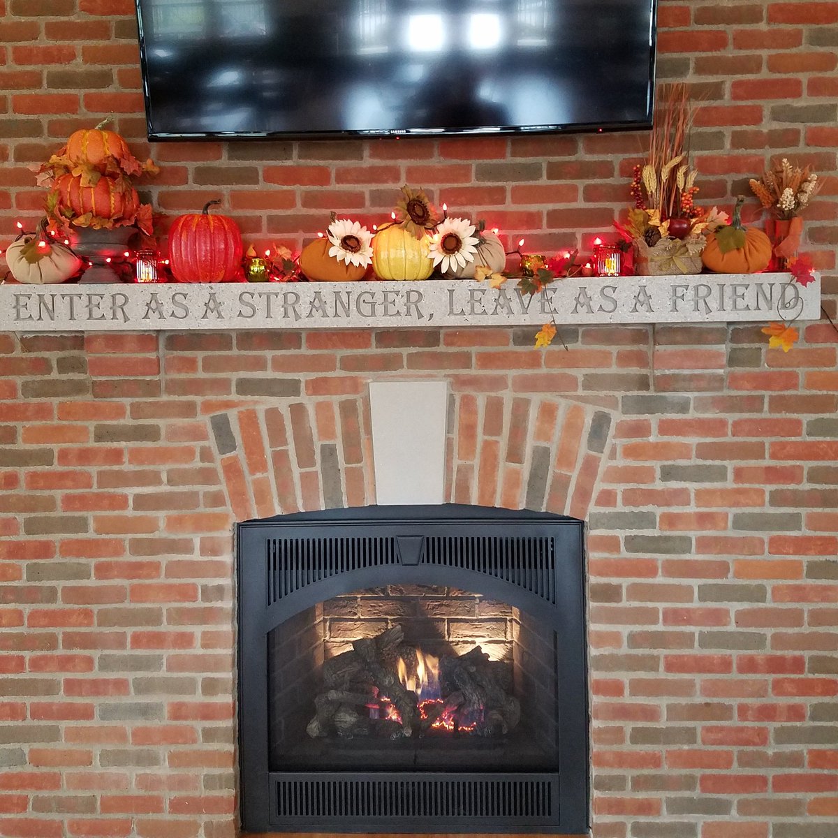 It's autumn and our fireplace is all fired up! Visit us for dinner tonight from 5pm-9pm!